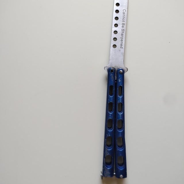 Vu sur Reddit: My first balisong bought it from a friend