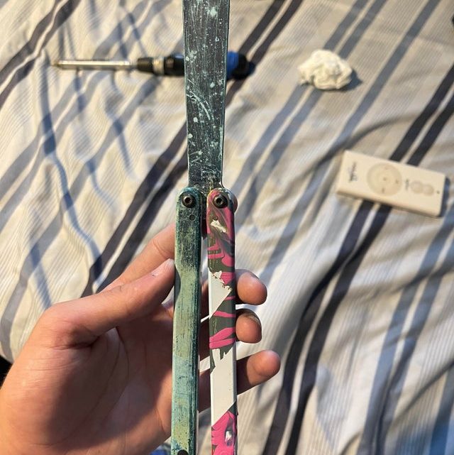 Vu sur Reddit: Friend painted one handle and I smoke dyed the rest. Y’alls custom squids inspired me:)