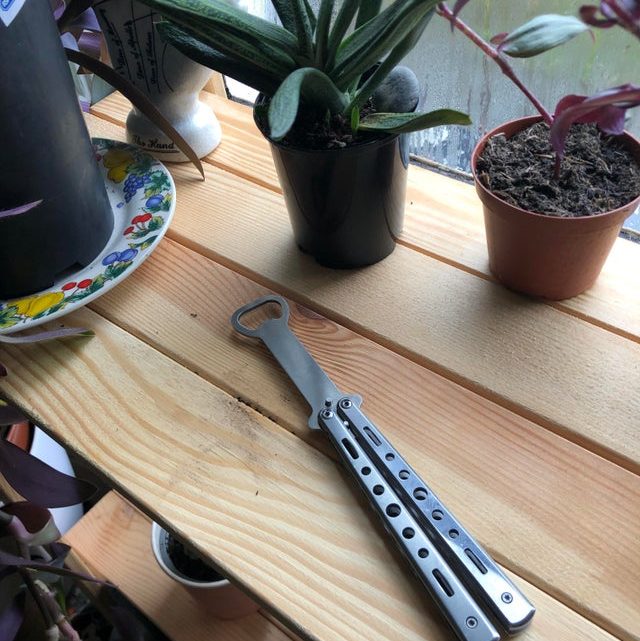 Vu sur Reddit: New to balisong and wanted some tips on blade handles, should I change the handles to rounded ones?